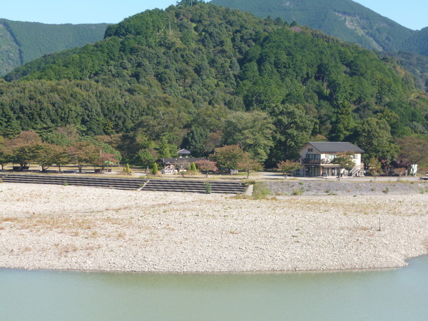 対岸より