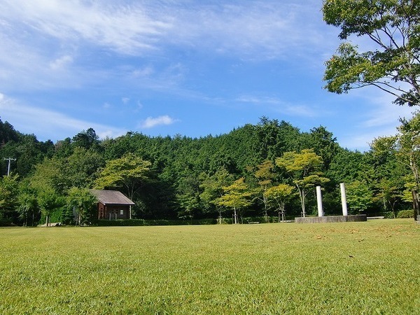 緑のじゅうたん芝生広場