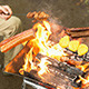 ＜BBQグリル＞人気の焚き火台「LOGOS KAGARIBI」で、つるしベーコンやチキチキボーンを炙ってみた！