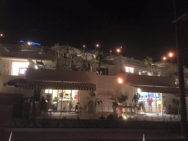 店舗全景夜