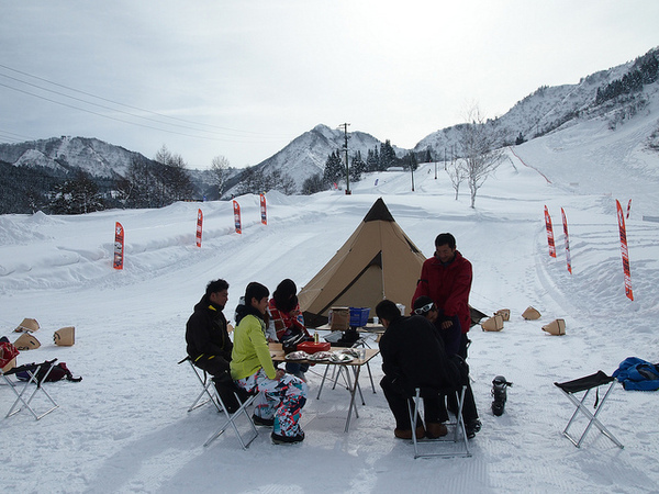 雪の上でBBQ