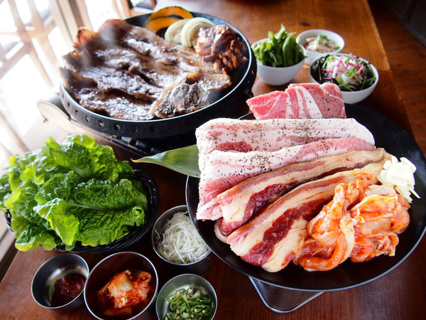 三元栗豚・牛カルビ、ヤンニョムチキンのプレミアム・コリアンBBQ
