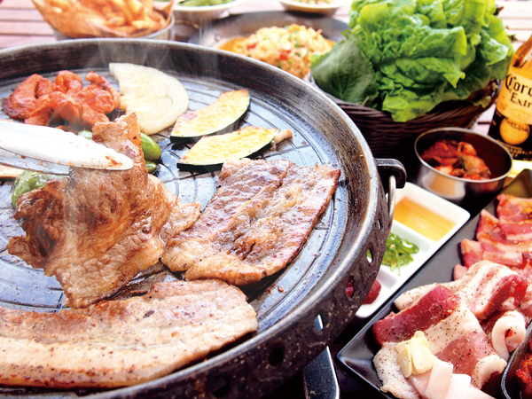 牛豚鶏も食べられるプレミアムBBQコース