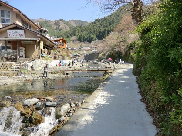 大丹波川国際虹ます釣場