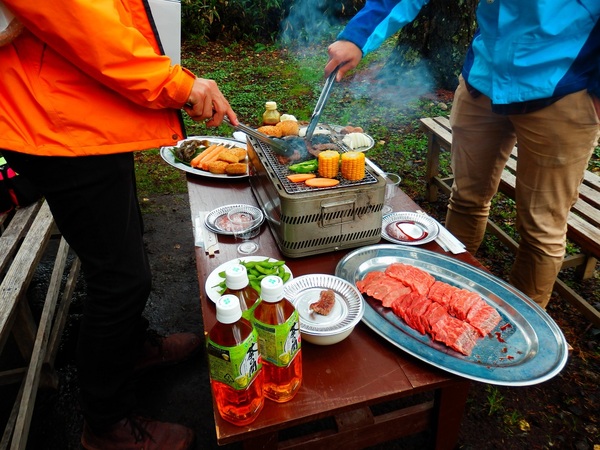 キャンプサイトでBBQ