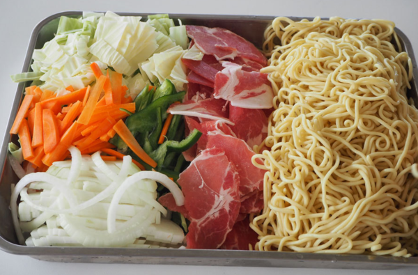 焼きそばセット（10人用盛り付け例）