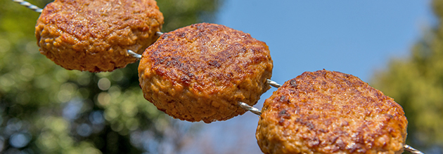 バーベキューに意外に合う変わり種食材「ハンバーグ」