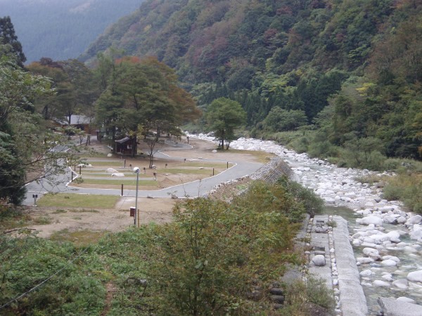 キャンプ場と片貝川