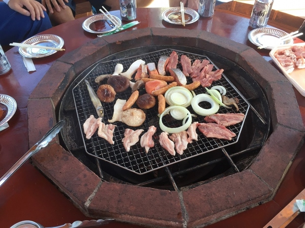 バーベキュー棟（屋根、雨よけカーテン付き）