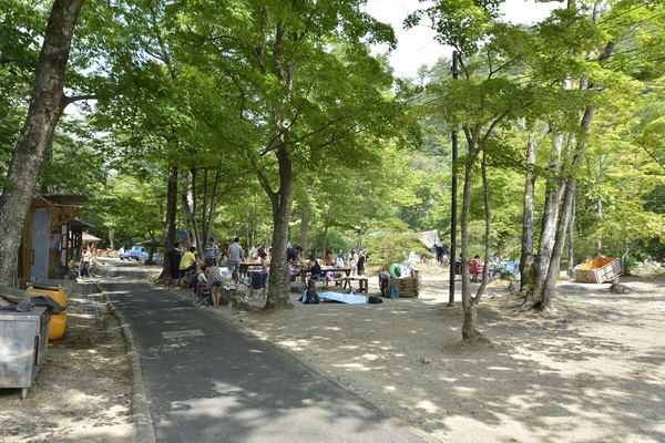 キャンプ場