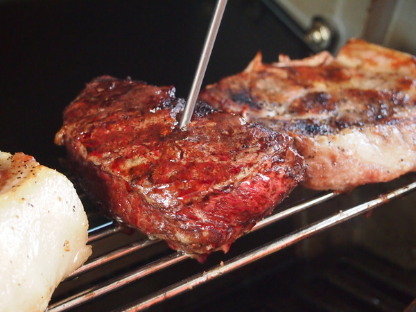 焼き具合のチェックをお手伝いさせていただきます！