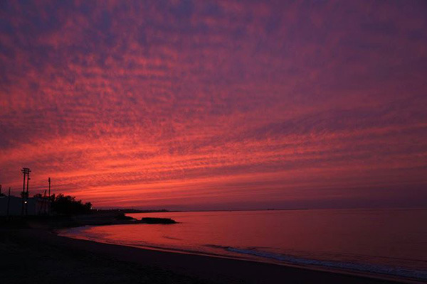 夕暮れの伊勢志摩二見浦海岸
