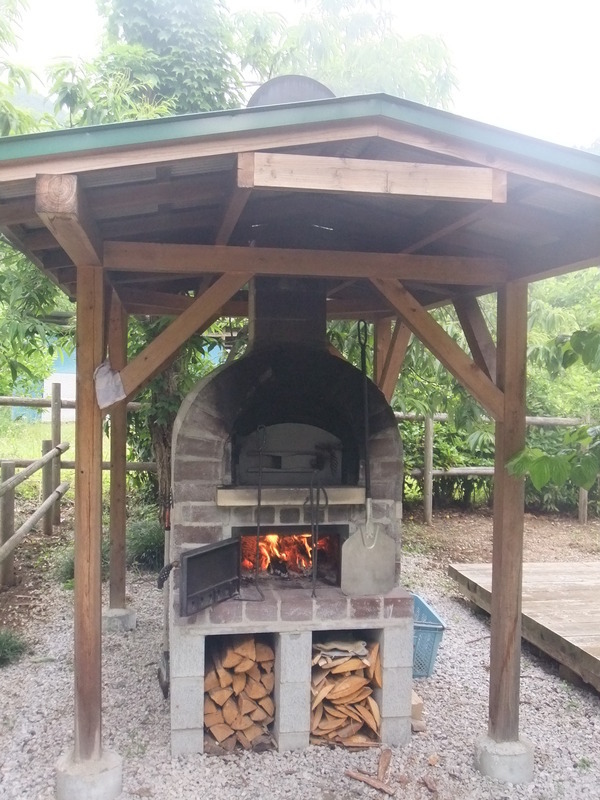 本格石窯で焼くPIZZAは格別です