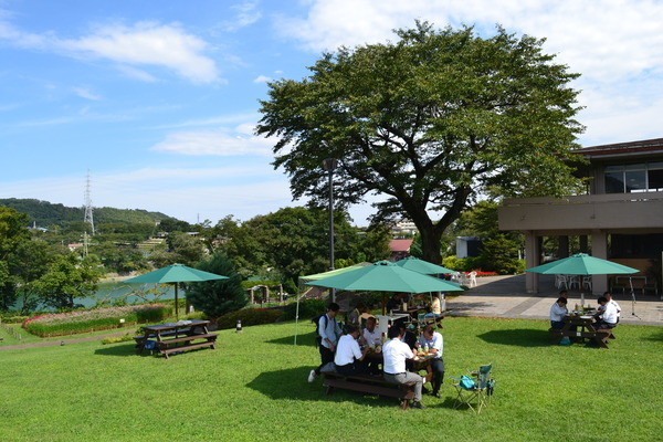 県立津久井湖城山公園　津久井湖ガーデンバーベキュー場