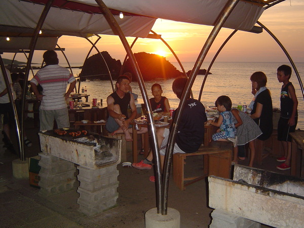 夕方には越前海岸からの美しい夕日も