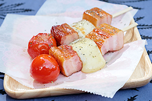 カチョカバロとベーコンの串焼き行程4