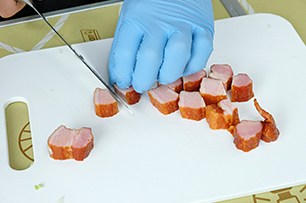 丸ごとキャベツとベーコンのコンソメ煮_行程1