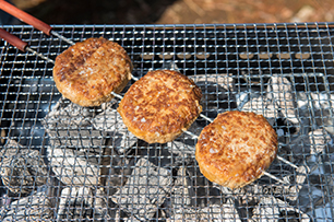ハンバーグシュラスコ（巨大串）_行程2
