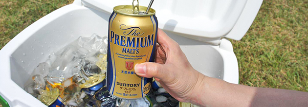 ビールをクーラーボックスの中で撹拌させて冷やす方法