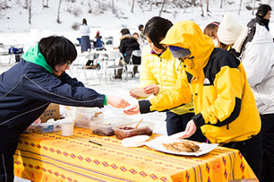 食材の支給はセルフ方式